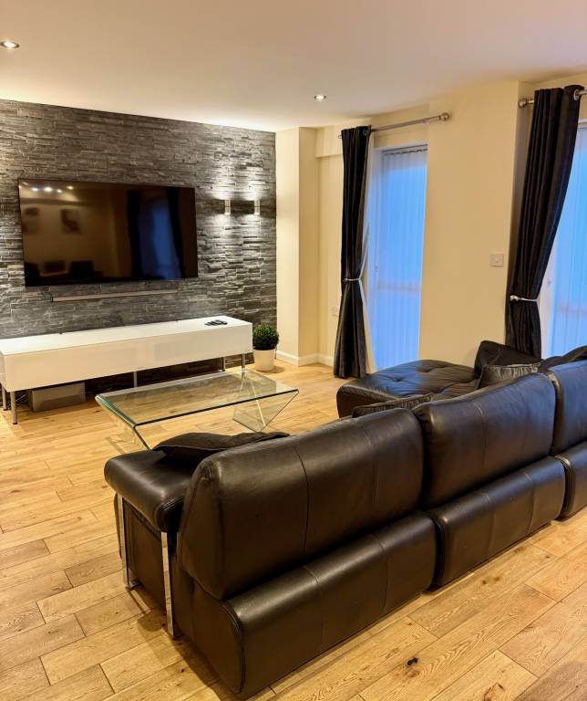 Luxury 2 Bedroom Apartment In The Heart Of Stratford