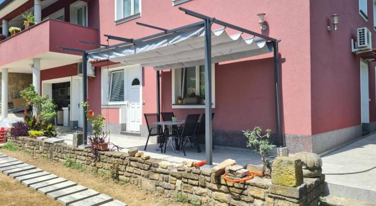 Apartment with patio & yard | Pets allowed in Piran