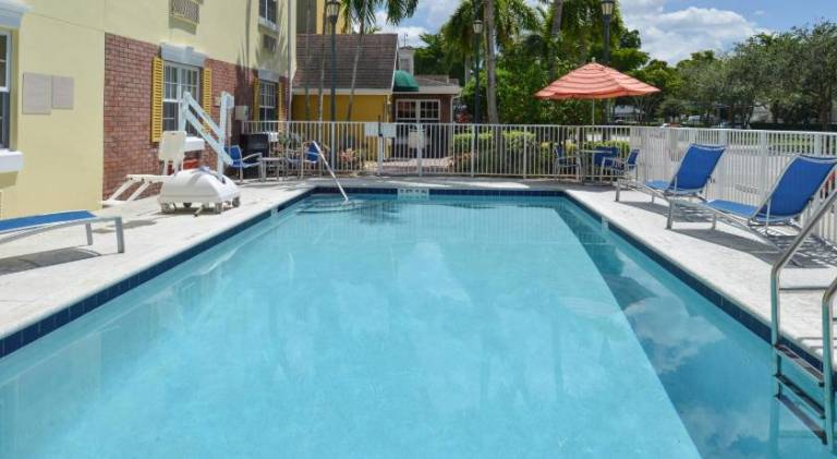 Candlewood Suites Miami Lakes By IHG — photo 2