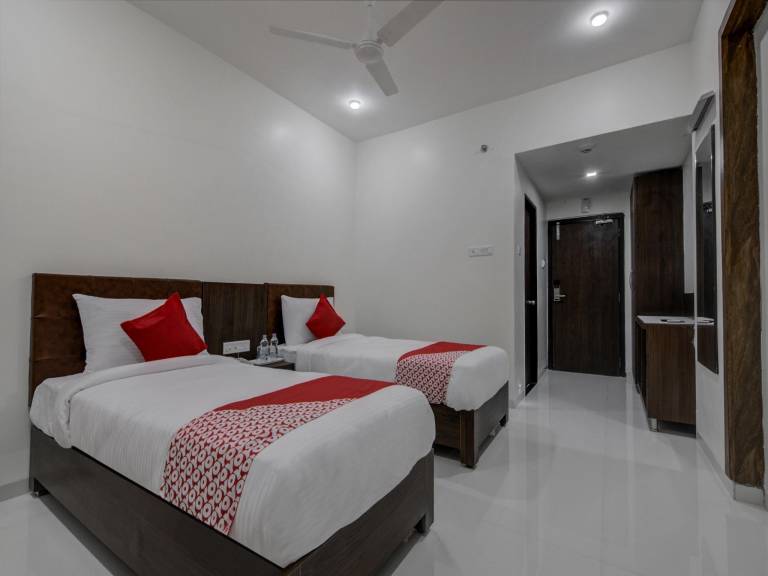 Capital O 16971 Hotel Lorven