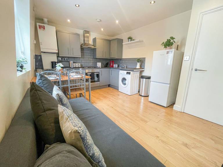 3BDR flat near Aldgate Brick Lane & Tower Hill