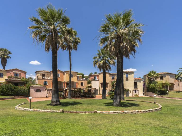 Family-friendly beautiful apartment with garden, BBQ & patio | Next to the beach | Pets are welcome — photo 2