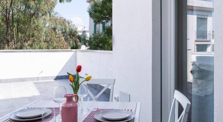 Serviced apartment with patio | Pet-friendly — photo 5