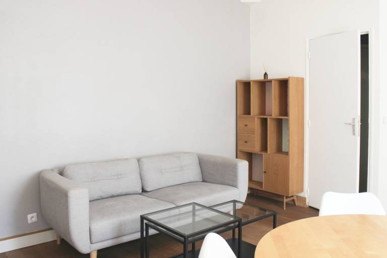 Apartment two rooms 15 min by subway from Paris