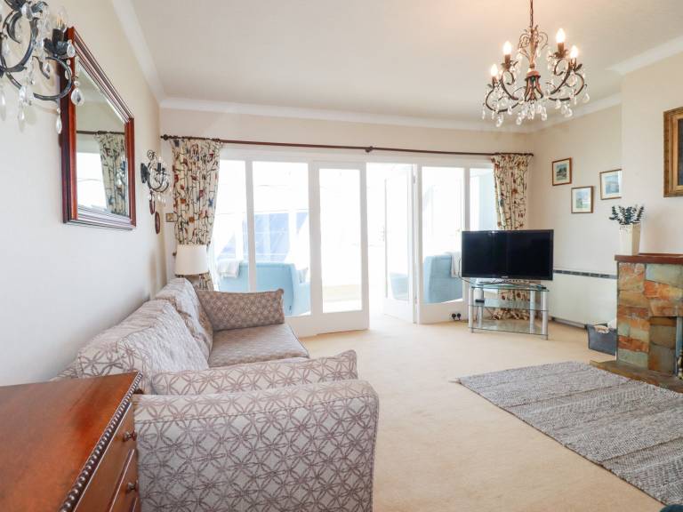Family-oriented cottage with sauna & garden | Beach view | Beach nearby | Pet-friendly — photo 4