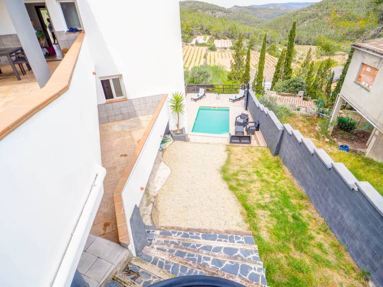Villa with patio, yard & private pool | Mountain view — photo 3