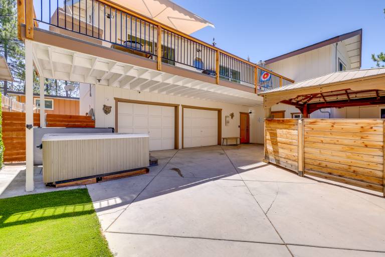 Walk to The Village Shops/Eats: Big Bear Lake Home — photo 3