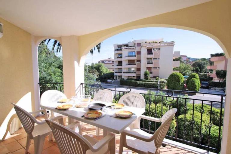 Rental apartment with terrace, pool & garden — photo 4