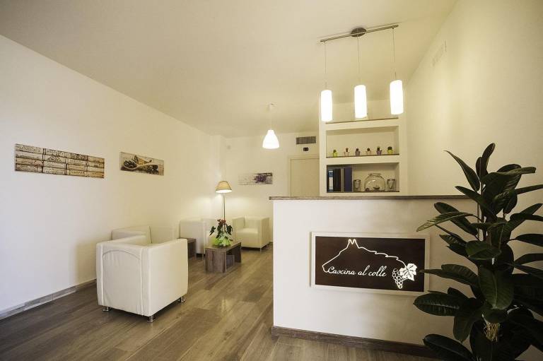 Serviced apartment with garden, patio & jacuzzi — photo 3