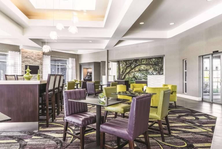 La Quinta Inn & Suites by Wyndham Alexandria Airport — photo 4