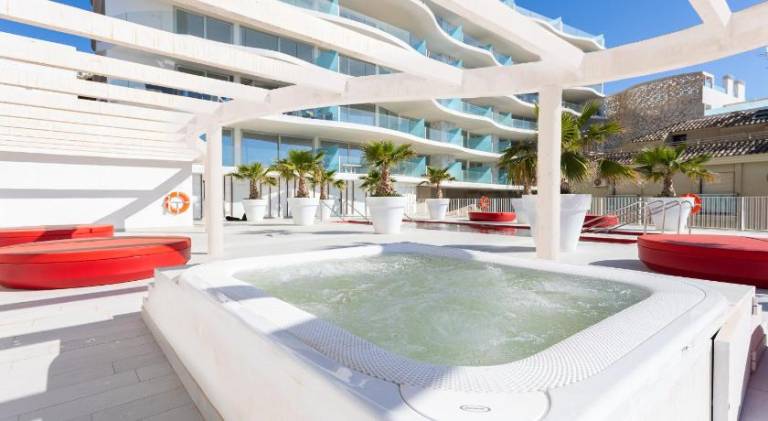 Fully equipped holiday apartment with pool & patio | Next to the beach | Pets are welcome — photo 5