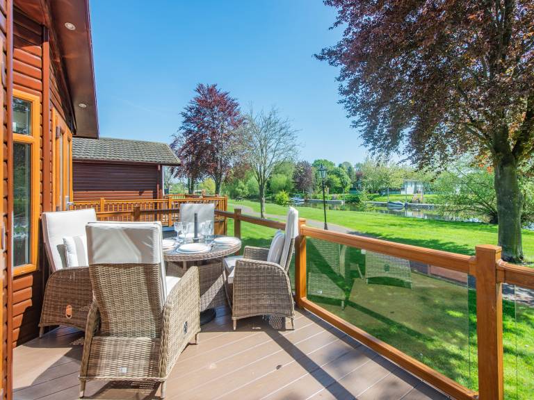 Cottage with terrace | River view — photo 2