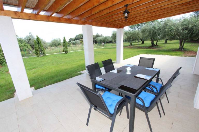 Vacation home with garden, BBQ & patio — photo 2