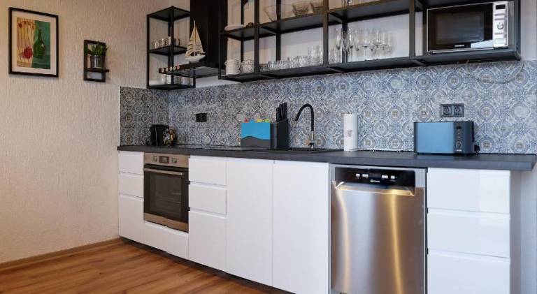 Charming rental apartment with garden, patio & pool | Pet-friendly — photo 5