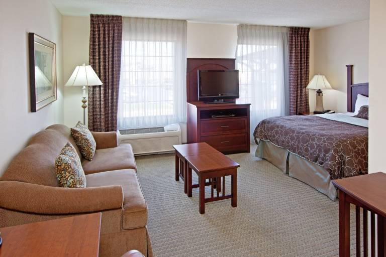 1 Queen Bed Studio Suite Nonsmoking