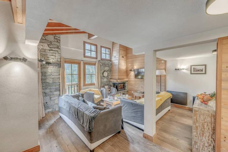 Chalet, view ski slopes, terrace, balcony, fireplace or stove, tv, ski locker, 129m², Tignes — photo 2