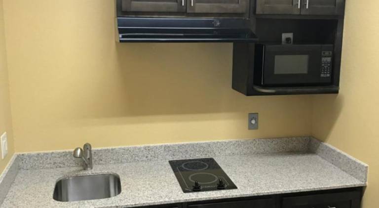 Deluxe Inn & Suites - Baytown — photo 5