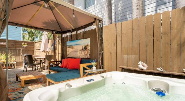 Casita de Catherine by AvantStay 1 Block to Duval St w Hot Tub — photo 3