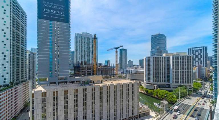 Rental apartment with hot tub & pool | Near Bayfront Park | Suitable for remote work — photo 5