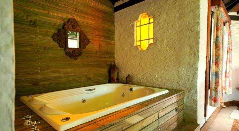 House with hot tub | Pets allowed — photo 4