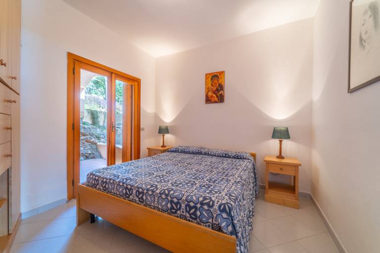 Rental apartment with terrace & yard | Beach view — photo 2