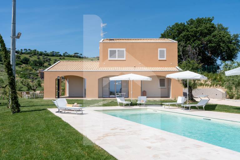 Villa with garden & private pool — photo 3