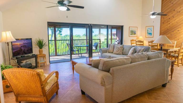 Pet friendly 3BR Villa with Gulf Views & Rooftop Sundeck - Private Beach - Signal Inn 17 — photo 3