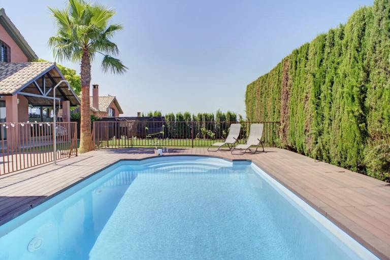 Fully equipped charming house with hot tub, BBQ & pool | Pet-friendly — photo 5