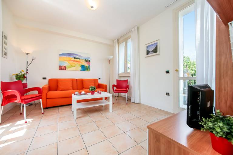 Apartment with garden & patio | Lake view — photo 2