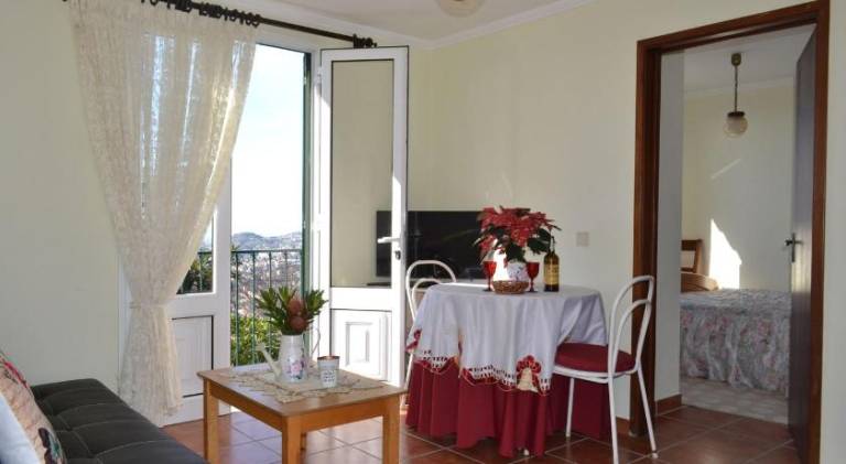 Charming rental apartment with terrace & barbeque | Close to Madeira Botanical Garden | Pets are welcome — photo 2