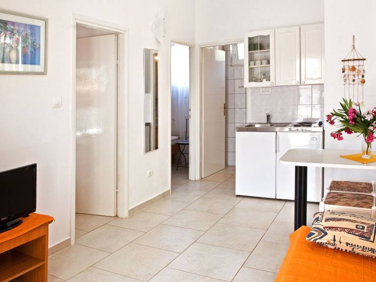 House with garden, barbecue & patio — photo 4