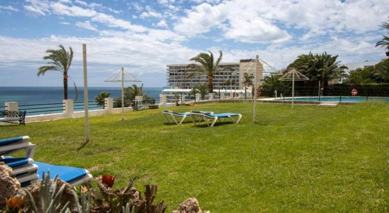 Rental apartment with yard, patio & private pool | Next to the beach | Dogs allowed in Torremolinos