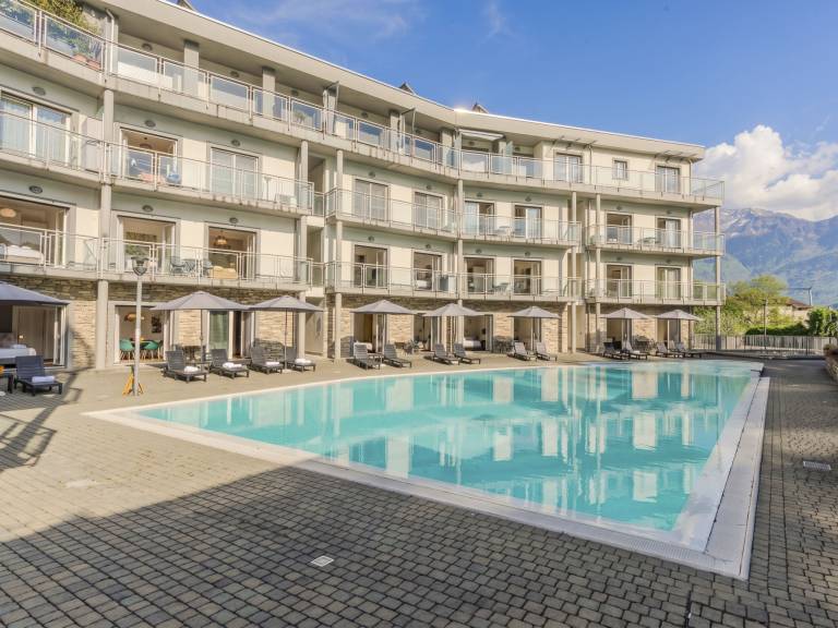 Apartment with garden & pool | Nature view — photo 2