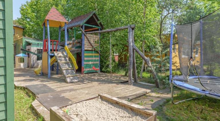 Lodge with terrace & garden — photo 5