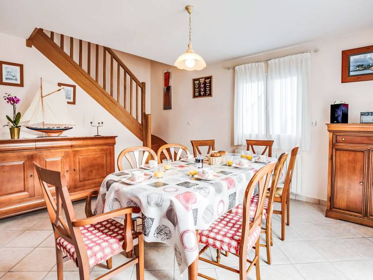 Fully equipped vacation home with yard, barbeque & terrace | Dogs allowed — photo 4