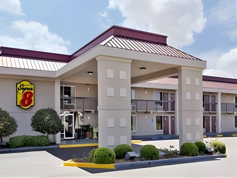 Super 8 By Wyndham Tifton in Tifton, GA