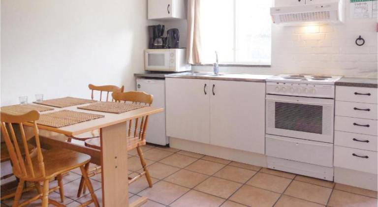 Holiday apartment with 2 rooms for 6 persons — photo 2