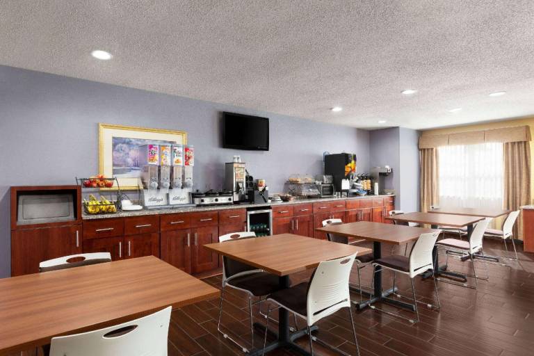 Microtel Inn & Suites by Wyndham Thomasville/High Point/Lexi — photo 3