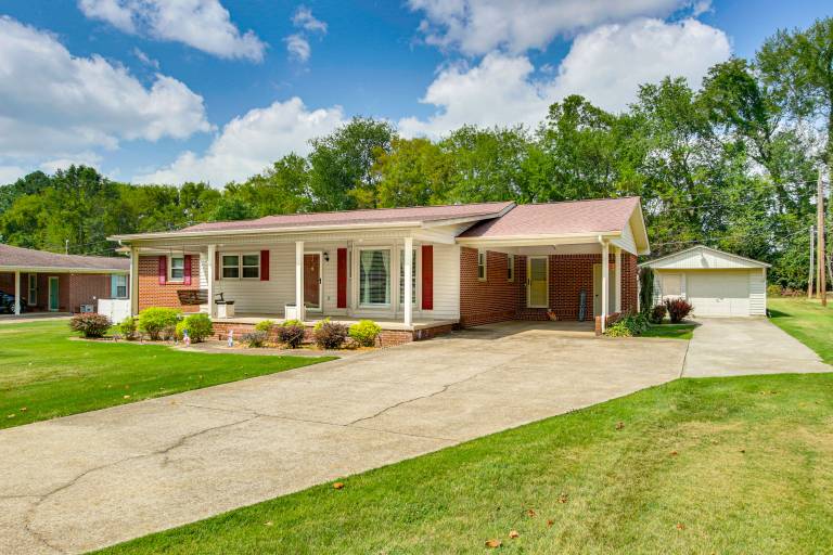 Florence Family Home w/ Dog-Friendly Yard — photo 2