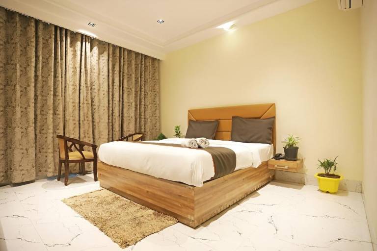 Hotel GoodLuck House Near Delhi Airport in New Delhi