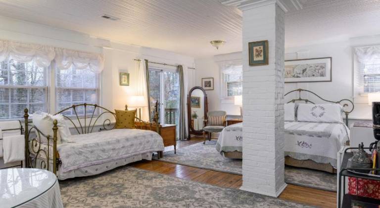 Oakland Cottage Bed and Breakfast — photo 2