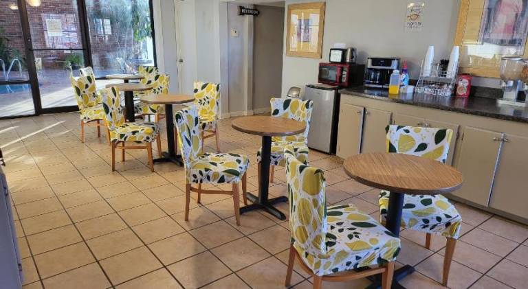 Blue Ribbon Inn and Suites — photo 3