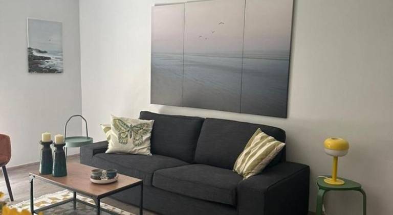 Holiday apartment with terrace | Next to Temple of Olympian Zeus | Suitable for remote work in Athens