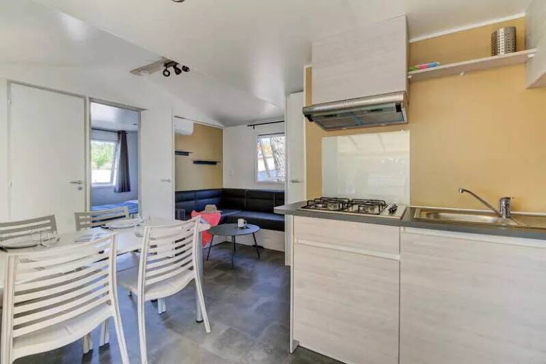 Camping La Palmeraie - Mobile home Premium 4 bdr. 8 pers. Lounge Decking A/C TV — photo 3