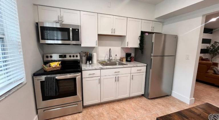 Cozy Miami Home Next to Beach & Aventura Mall — photo 4