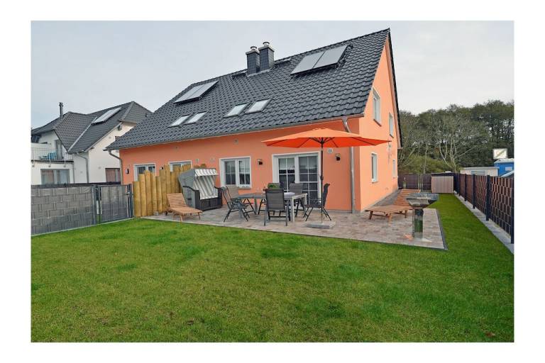 Vacation home with patio, sauna & barbecue in Breege