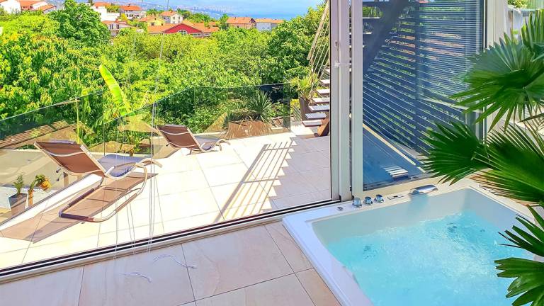 Villa with hot tub, BBQ & private pool | Pets allowed in Opatija