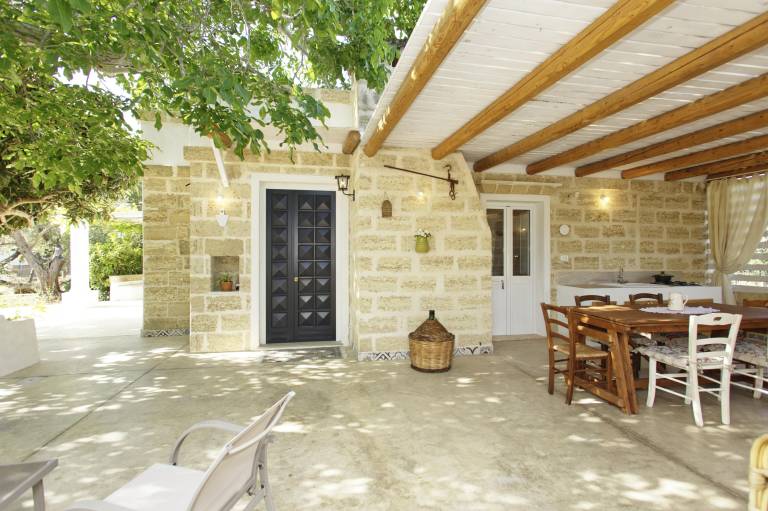 Villa with barbeque, yard & private pool — photo 4