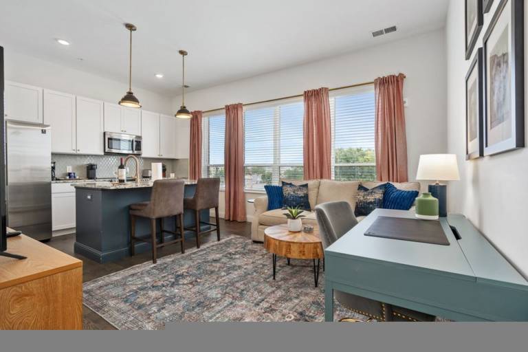 Top Floor 1BR At Luxe23