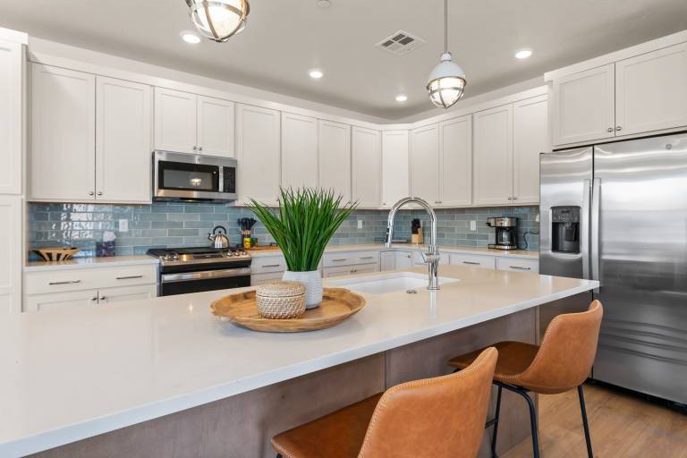 Condo with jacuzzi, BBQ & pool — photo 4